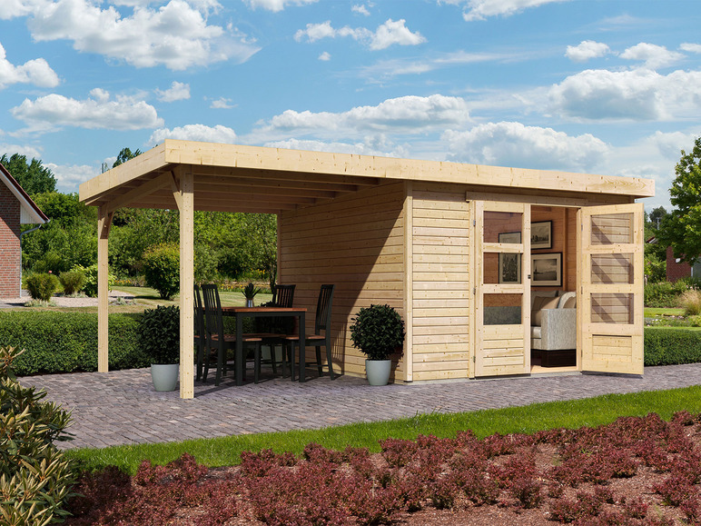 Holz-Gartenhaus mit Veranda und Glastüren.