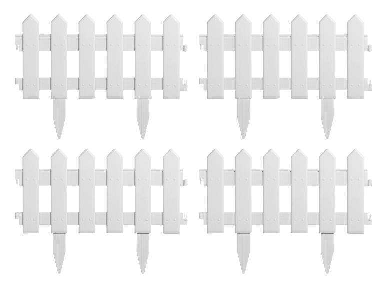 Vier weiße Plastik-Gartenzäune mit spitzen Spitzen.