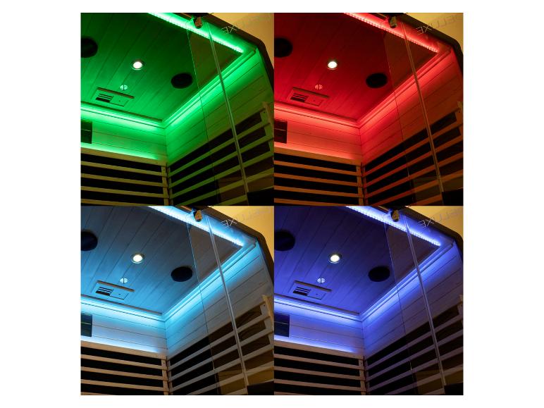 Sauna-Innenraum mit LED-Beleuchtung in Grün, Rot, Hellblau und Lila.