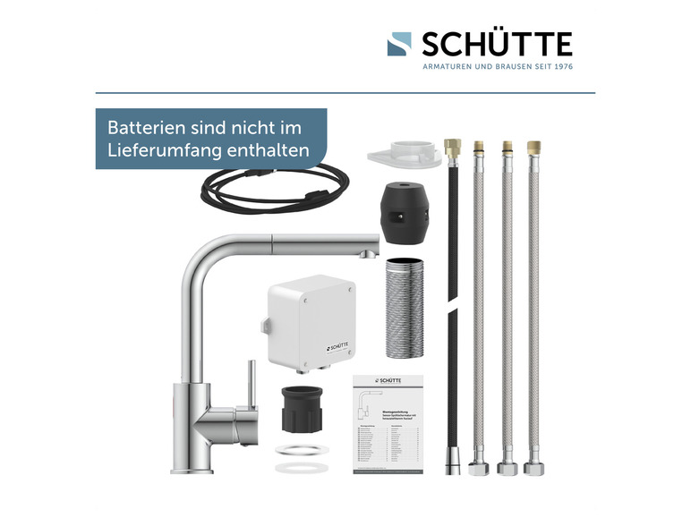 Eine Schütte Küchenarmatur in Chrom mit ausziehbarer Auslauf, drei flexiblen Leitungen und Zubehör.