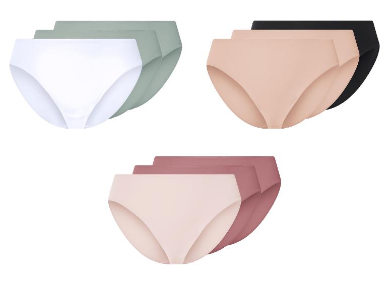 Drei Pakete Slips in Nude-Tönen, Weiß und Grün.