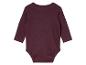 Ein dunkelroter Baby-Body mit langen Ärmeln.