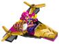 LEGO Minifigur eines Charakters in einem pink-goldenen Flugfahrzeug.