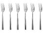 Sechs silberne Essgabeln vertikal auf weißem Hintergrund angeordnet.