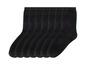 Sieben Paar schwarze Socken.