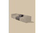Modulares Sofa mit hellbeigen und dunkelgrauen Abschnitten und Kissen.