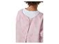 Rosa Jacke mit Buchstabenmuster und weißem T-Shirt, Rückansicht
