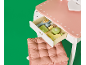 Kinder-Schminktisch aus Holz mit Schublade voller Beauty-Accessoires und rosa Kissen.