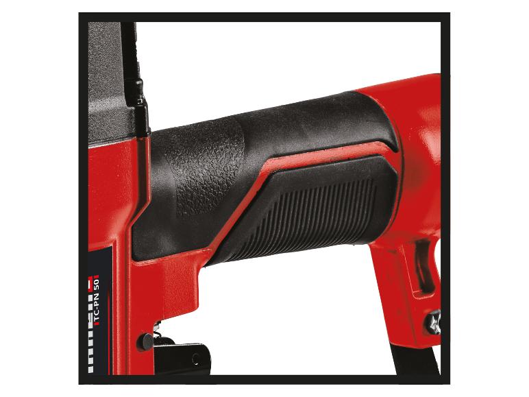 Nahaufnahme eines rot-schwarzen Druckluftnaglers mit strukturiertem Griff.