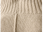 Detail des beigen Strickmusters eines Pullovers.