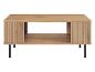 Moderner Couchtisch aus hellem Holz mit Ablage.
