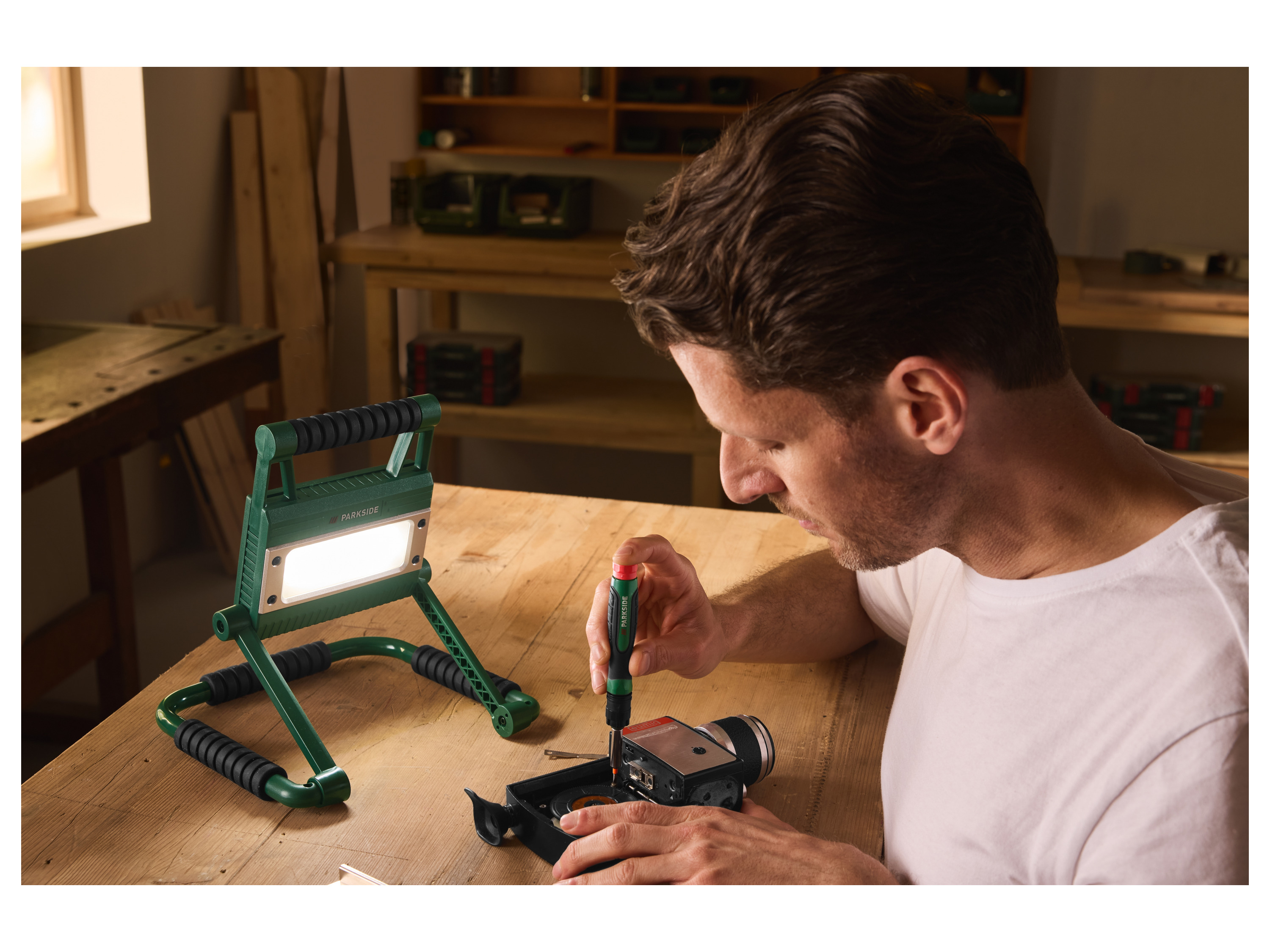 PARKSIDE® LED-Strahler mit Powerbank »PFLA 4400 C1« – Bild 2 von 4