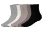 Fünf Paar Socken in verschiedenen Farben: Grau, Cremeweiß, Beige, Dunkelgrau und Schwarz.