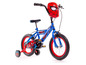 Ein blaues Kinderfahrrad mit Spider-Man-Motiv, inklusive Stützräder.