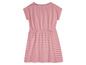 Rosa gestreiftes Kleid mit kurzen Ärmeln.