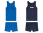 Zwei Unterwäsche-Sets für Jungen, eines blau mit 'Football Mini Kicks' und eines dunkelblau mit 'Team Sport Champions'