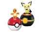 Pikachu und Charmander auf Pokébällen.