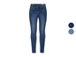 Eine blaue Skinny Jeans.