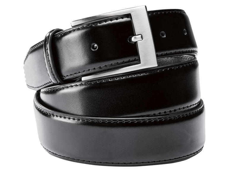 Ein schwarzer Ledergürtel mit einer silbernen Schnalle.