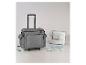 Rollende Nähtasche und SilverCrest Nähmaschine mit Zubehör.
