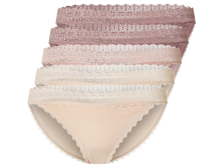 Drei Paar Damen-Slips mit Spitze in verschiedenen Farben.