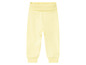 Gelbe Babyhose mit Gummizug.