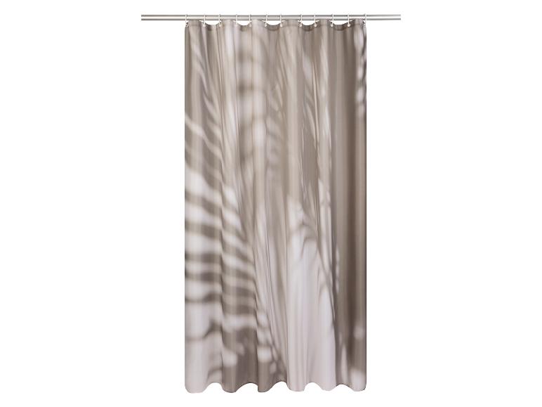 Ein beiger Duschvorhang mit Palmenmuster