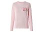 Hellrosa Langarmshirt mit rotem Kaffee-Aufdruck: „COFFEE CLUB EVERYDAY“.
