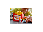 LEGO City Pommes-Truck mit zwei Minifiguren und einem Kunden, der Pommes kauft