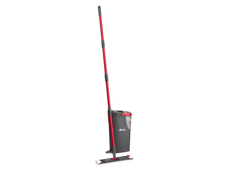 Rotes und graues Flachwischer- und Eimer-Set