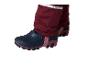 Kinder-Schneestiefel mit dunkelblauem Obermaterial und roter Sohle, mit burgunderroter Hose.