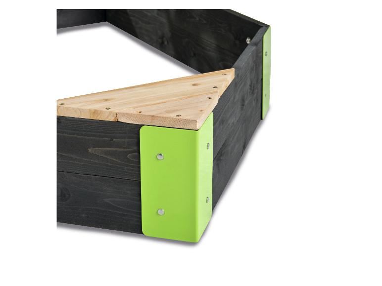 Hochbeet aus dunklem Holz mit leuchtend grünen Ecken und einer hellen Holzkante.