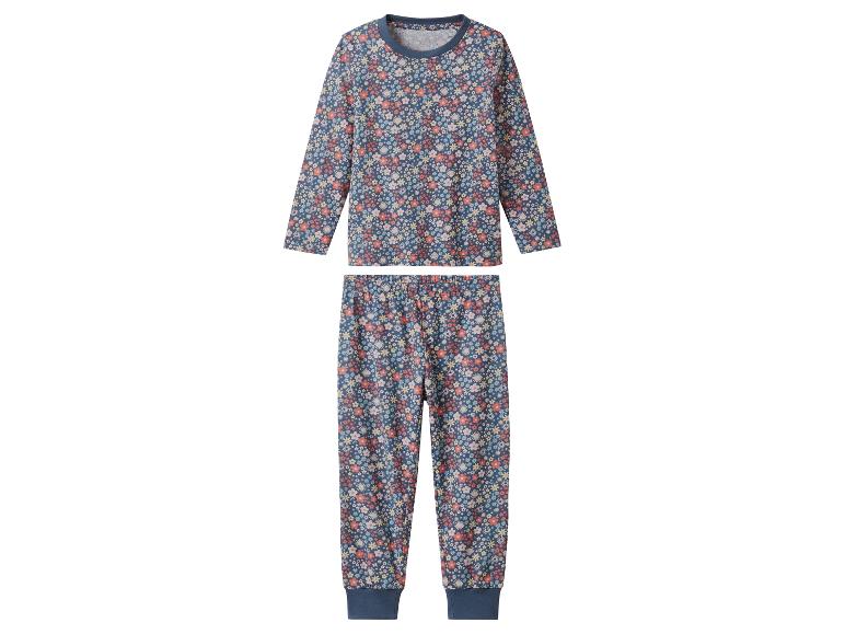 Kinderpyjama mit Blumenmuster.