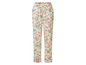 Ein Paar Pyjamahose mit Blumenmuster.