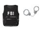 Schwarze Weste mit „FBI“-Aufschrift und Metallhandschellen.