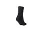Eine schwarze Socke auf weißem Hintergrund