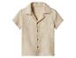 Beiges kurzärmeliges Musselinhemd mit Kragen und Brusttasche.