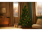 Weihnachtsbaum mit Lichtern und Dekorationen, Geschenke, ein leuchtender Stern im Fenster.