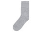 Eine graue Socke für Herren.