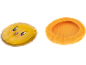 Gelbes Gelkissen mit Gesicht und orangefarbenes Plüschkissen.