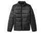 Schwarze Steppjacke mit Reißverschluss.
