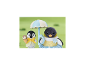 Zwei Pinguinfiguren, eine mit Eis und die andere mit Sonnenschirm, vor grünem Hintergrund.