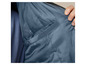 Das Innere einer blauen Jacke mit einer Tasche.