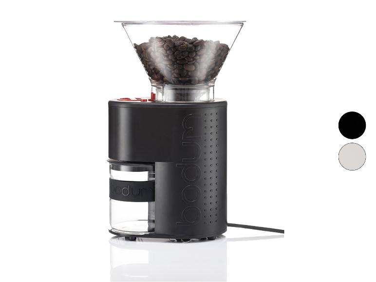 Eine schwarze Bodum Kaffeemühle mit einem transparenten Bohnenbehälter voller Kaffeebohnen.