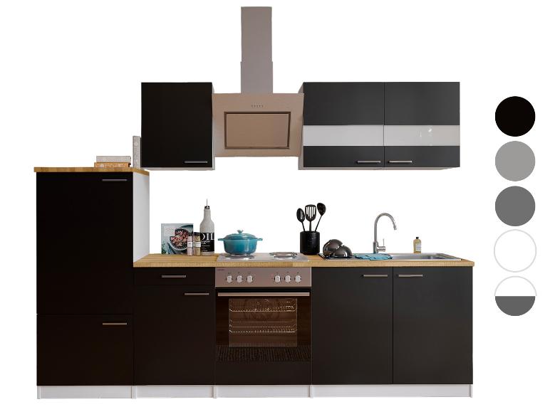Moderne Küchenzeile in Schwarz und Holzdekor mit Oberschränken und Geräten.