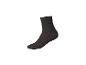 Eine einzelne schwarze Socke auf weißem Hintergrund