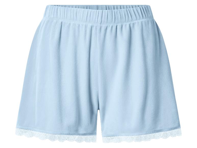 Hellblaue Shorts mit elastischem Bund und Spitzenbesatz.