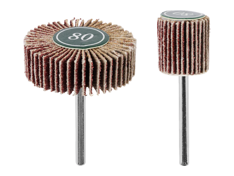Zwei Fächerschleifer mit Körnung 80 auf einem Metallschaft
