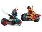 Zwei LEGO Ninjago Motorräder mit Minifiguren, ein rotes und ein grünes.