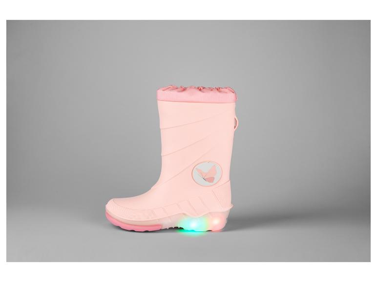 Rosa Gummistiefel mit Schmetterlingsmotiv und Lichtern.